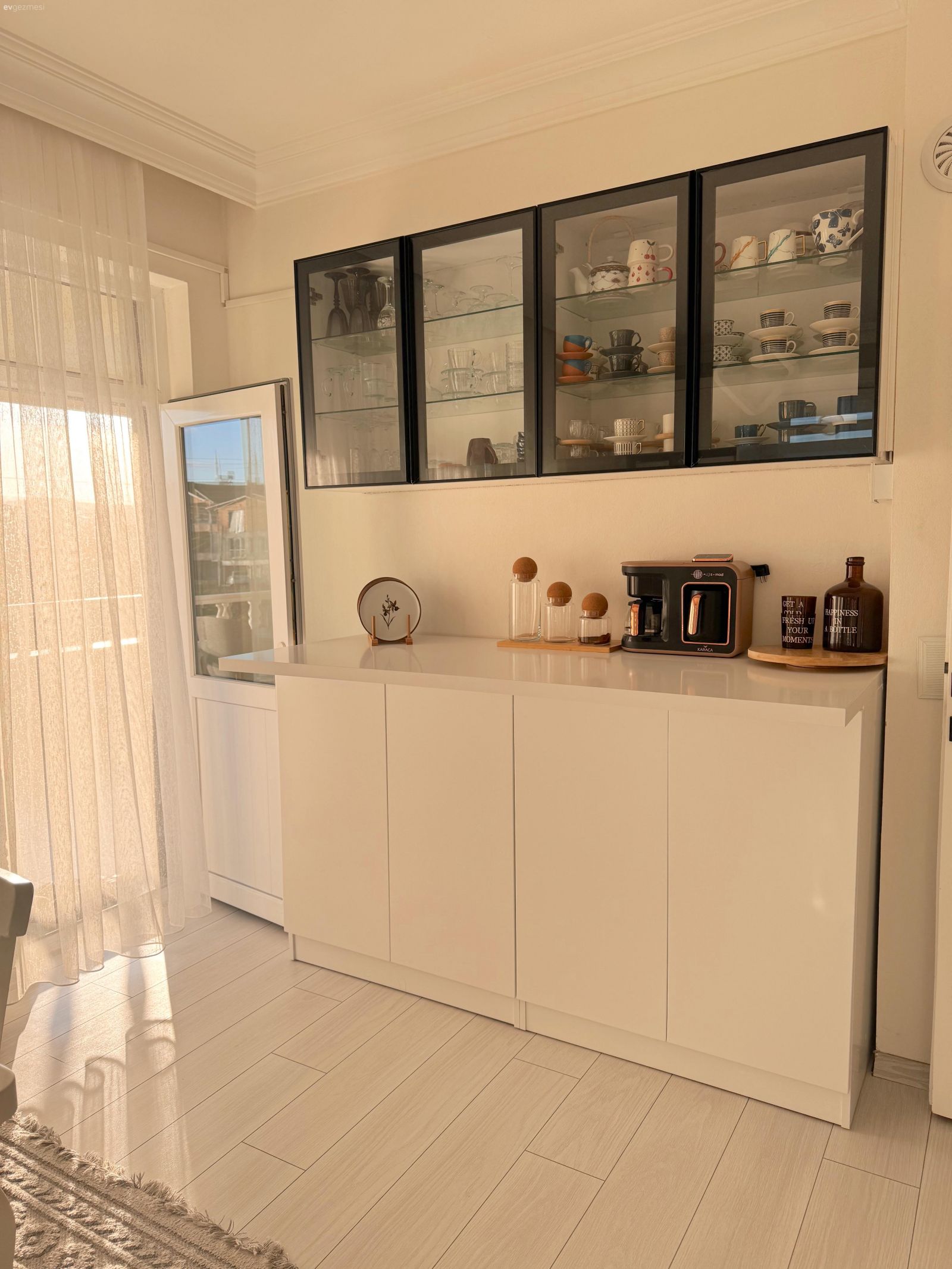 Kahve köşesi, Cam kapaklı dolap, Mutfak aksesuarları, Mutfak, Mutfak zemin seramikleri