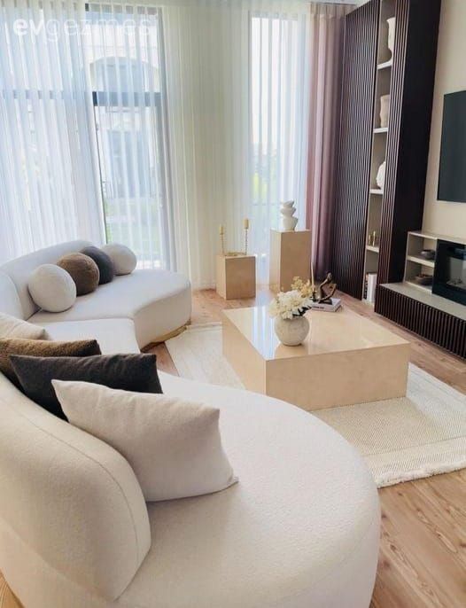 Salon, Modern, Beyaz, Siyah, Bej, Köşe koltuk, Koltuk takımı, Tv ünitesi, Tv ünitesi aksesuarları, Ev Aksesuar, Orta sehpa, Sehpa, Tül perde, Perde, Kırlent, Ev tekstili, Dekoratif Objeler, Halı, Salon halısı, Ahşap Mobilya, Parke, Kahve köşesi