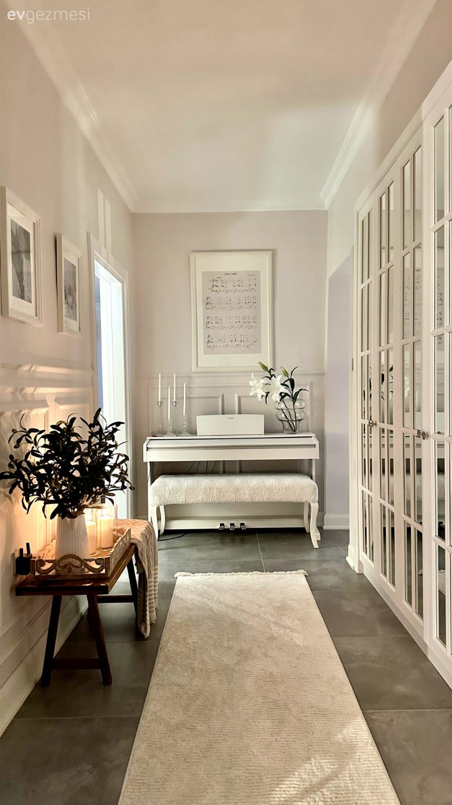 Bu Evde Açık Renkleri İddialı Aksesuarlar Hareketlendirmiş!