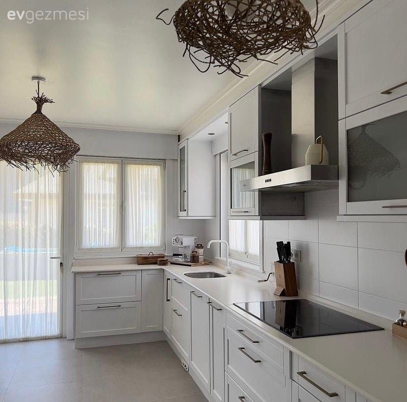 Öncesi&Sonrası: Kahverengi ile Tüm Bağlarını Koparan Bir Mutfak!