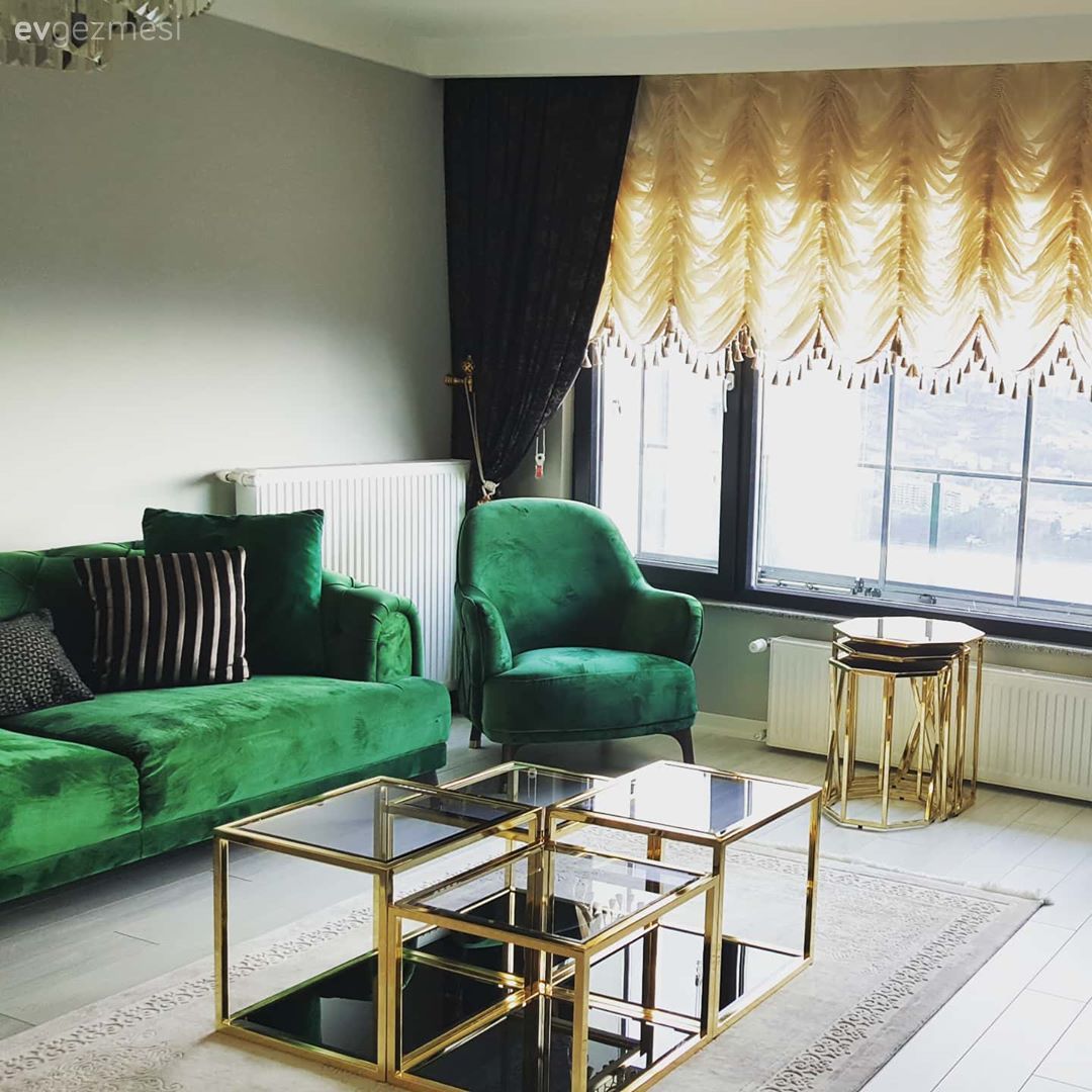 Salon, Klasik, Krem, Zümrüt yeşili, Altın, Art deko, Koltuk takımı, Avize, Aydınlatma, Salon avizesi, Berjer, Tv ünitesi, Alitalyan perde, Perde, Fon perde, Zigon sehpa, Sehpa, Metal ayaklı sehpa