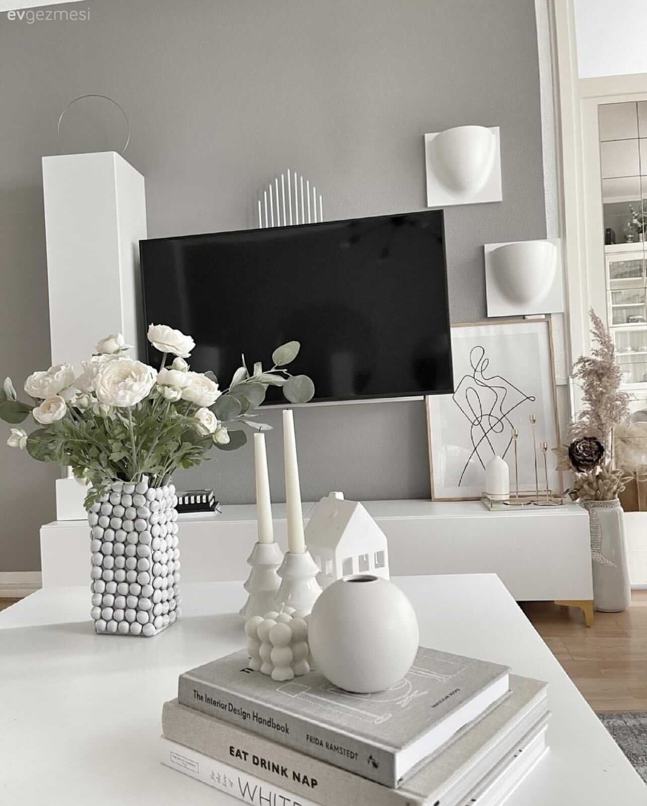 Tv ünitesi, Tv ünitesi aksesuarları, Ev Aksesuar, Gri, Beyaz, Gri duvar, Orta sehpa, Sehpa, Şamdan, Vazo, Aplik, Aydınlatma