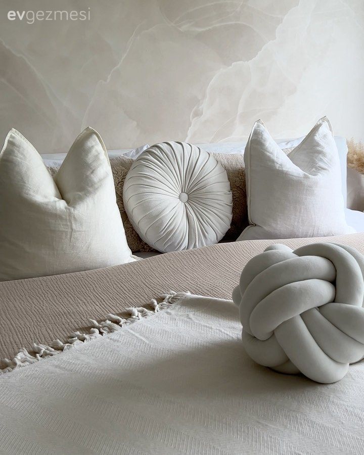 Yatak Odası, Beyaz, Yatak odası duvar dekorasyonu, Yatak örtüsü, Komodin, Puf