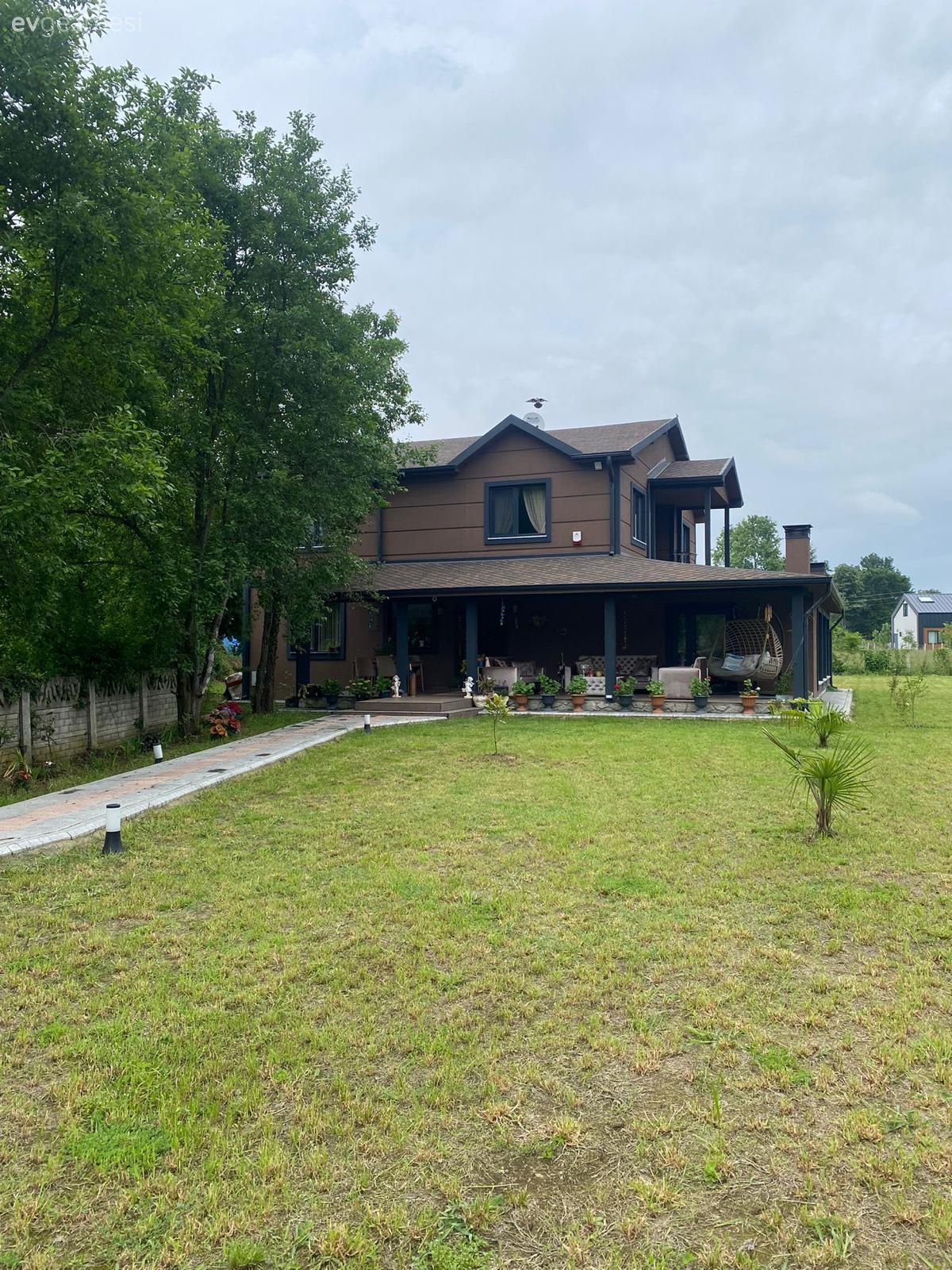 Müstakil Ev Modelleri: Düzce'de Alt Katı Beton Üst Katı Ahşap Bir Ev