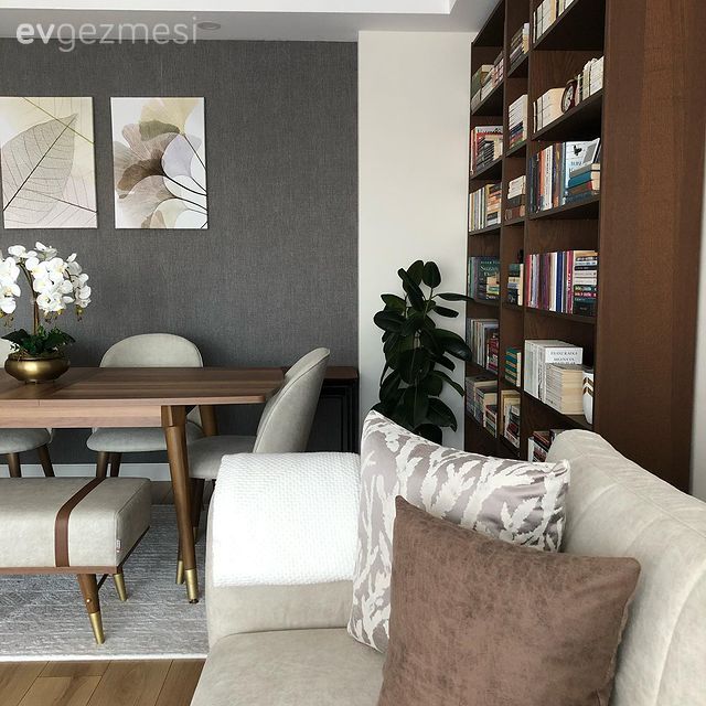 Salon, Modern, Beyaz, Krem, Bej, Koltuk takımı, Kırlent, Ev tekstili, Halı, Salon halısı, Kitaplık, Bank, Yemek masası, Ahşap masa, Gri duvar, Sandalye