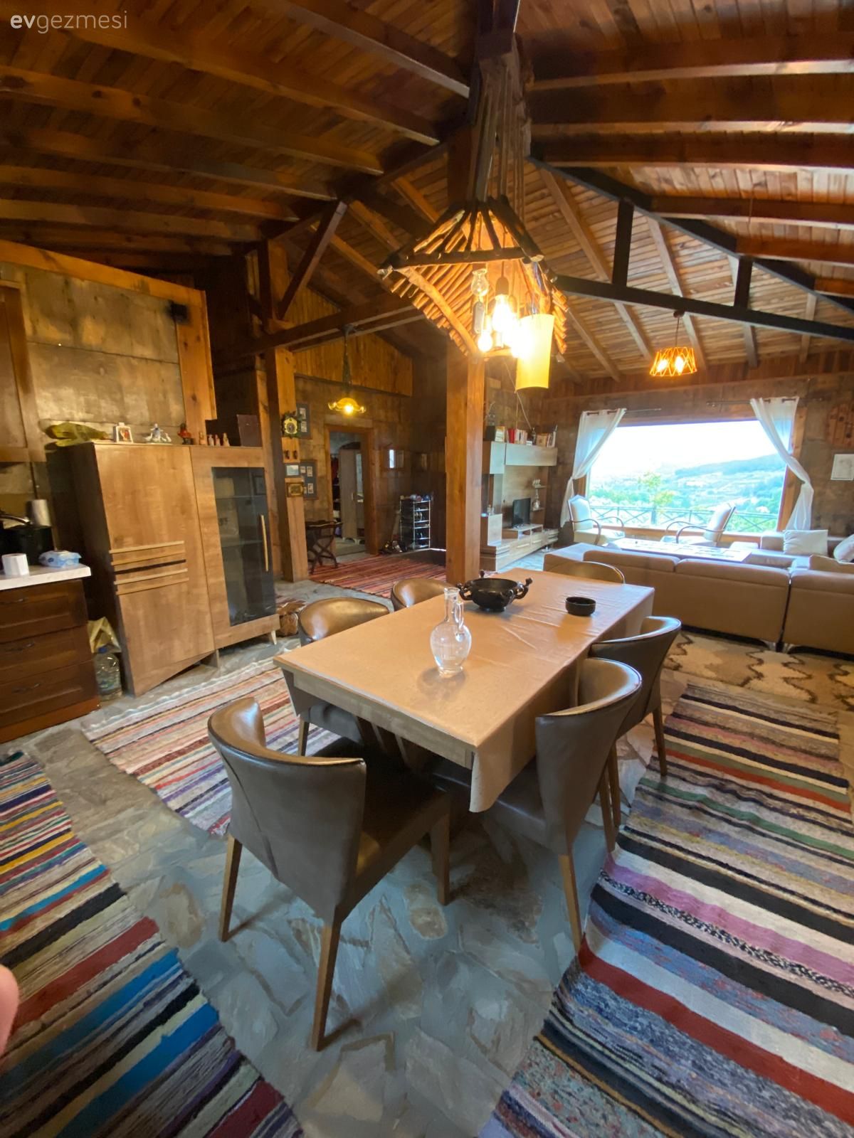 Yemek Odası, Ahşap Mobilya, Rustik, Sandalye, Yemek masası, Kilim, Halı, Aydınlatma, Amerikan Mutfak, Mutfak, Açık konsept yaşam alanı