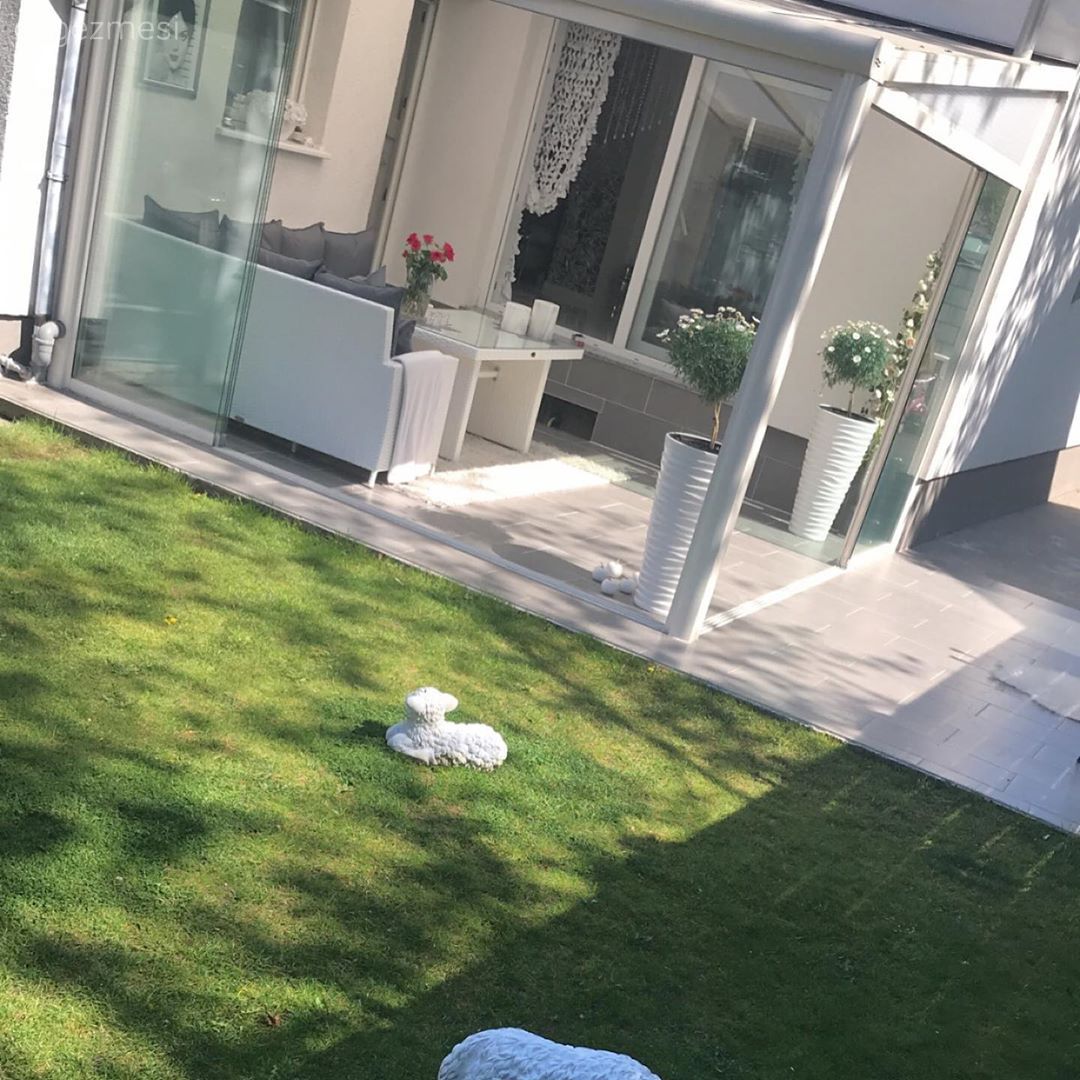 Bahçe, Kış bahçesi, Bahçe oturma grubu, Vazo, Ev Aksesuar, Çiçekler