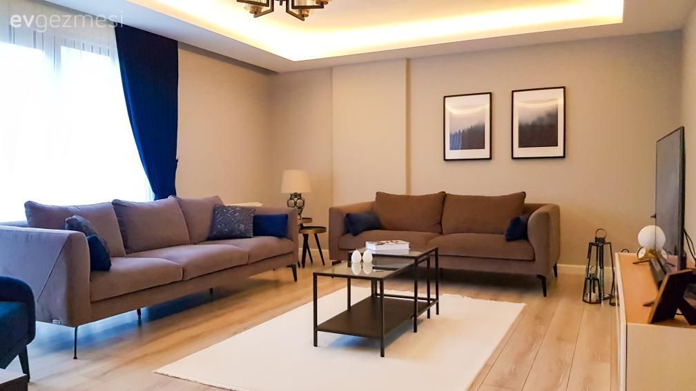 Salon, Modern, Parlament mavisi, Vizon, Beyaz, Siyah, Koltuk takımı, Orta sehpa, Sehpa, Metal ayaklı sehpa, Halı, Salon halısı, Berjer, Tv ünitesi, Tv ünitesi aksesuarları, Ev Aksesuar, Tablo, Duvar dekorasyonu, Avize, Aydınlatma, Salon avizesi, Abajur, Led aydınlatma, Fon perde, Perde, Tül perde