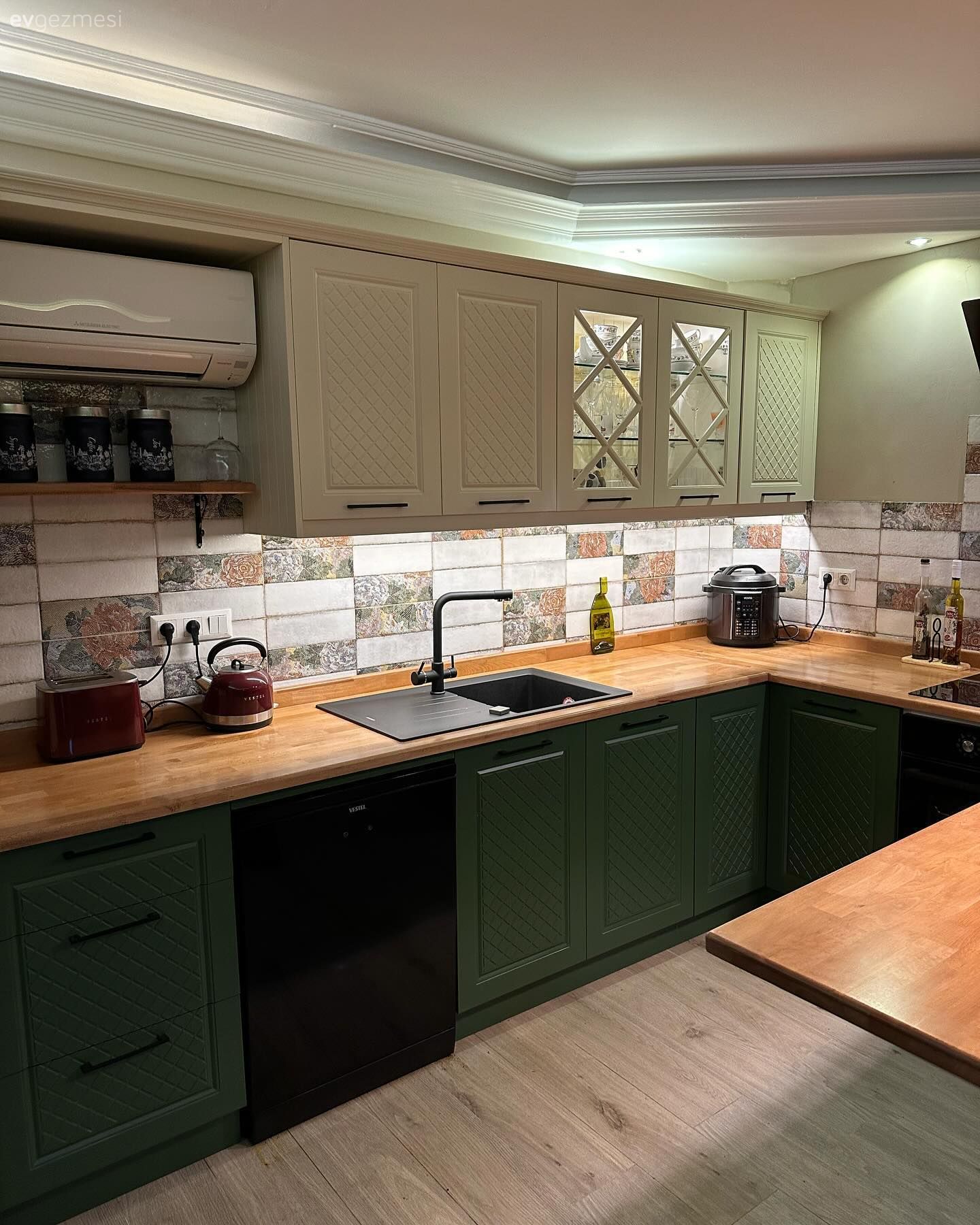 Yeşili Seven Bu Mutfakta Rustik Stil Alanın Belirleyicisi Olmuş!