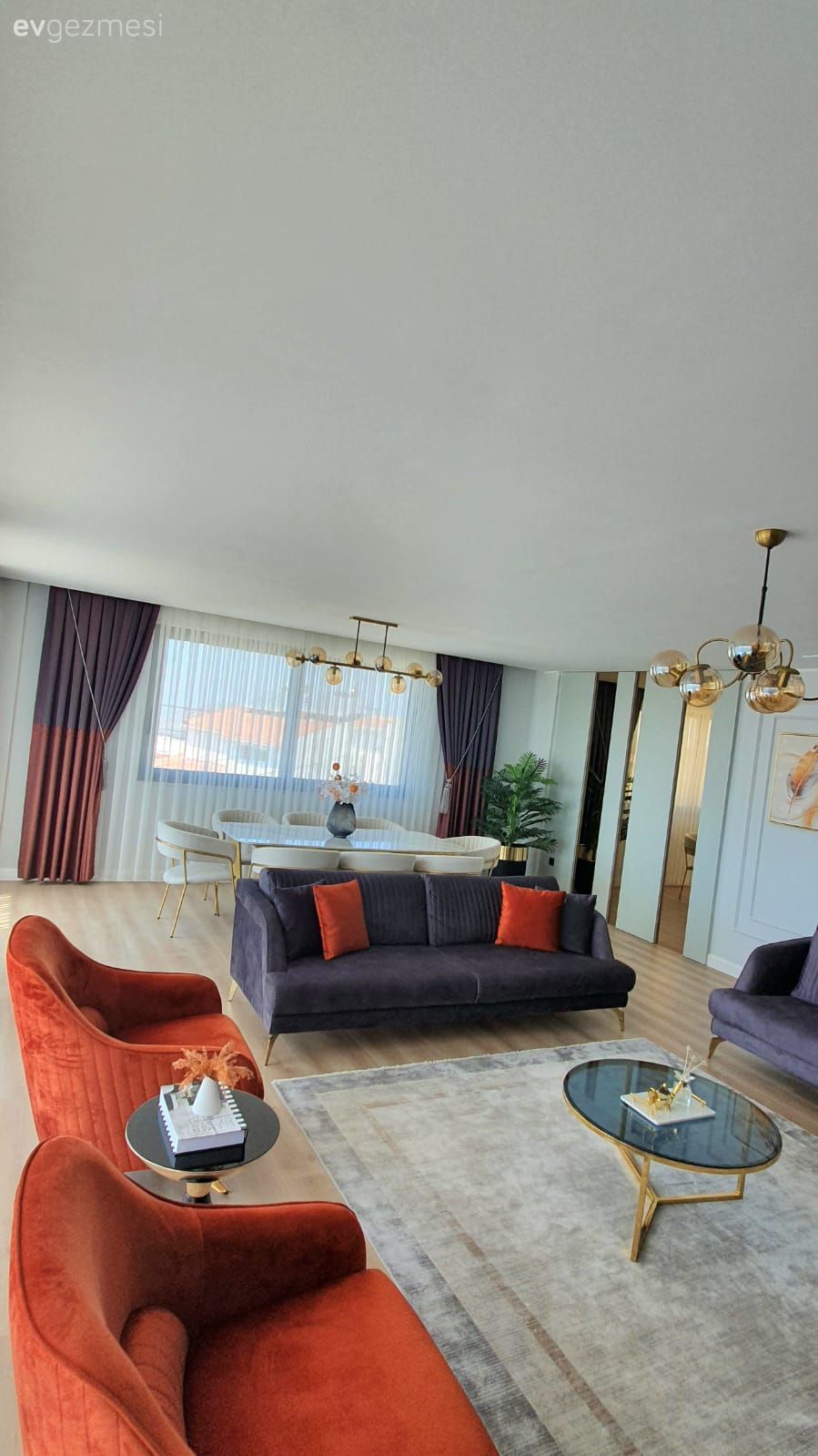 Bu Antalya Evinde Modern Stil Canlı Vurgularla Albeni Kazanmış!