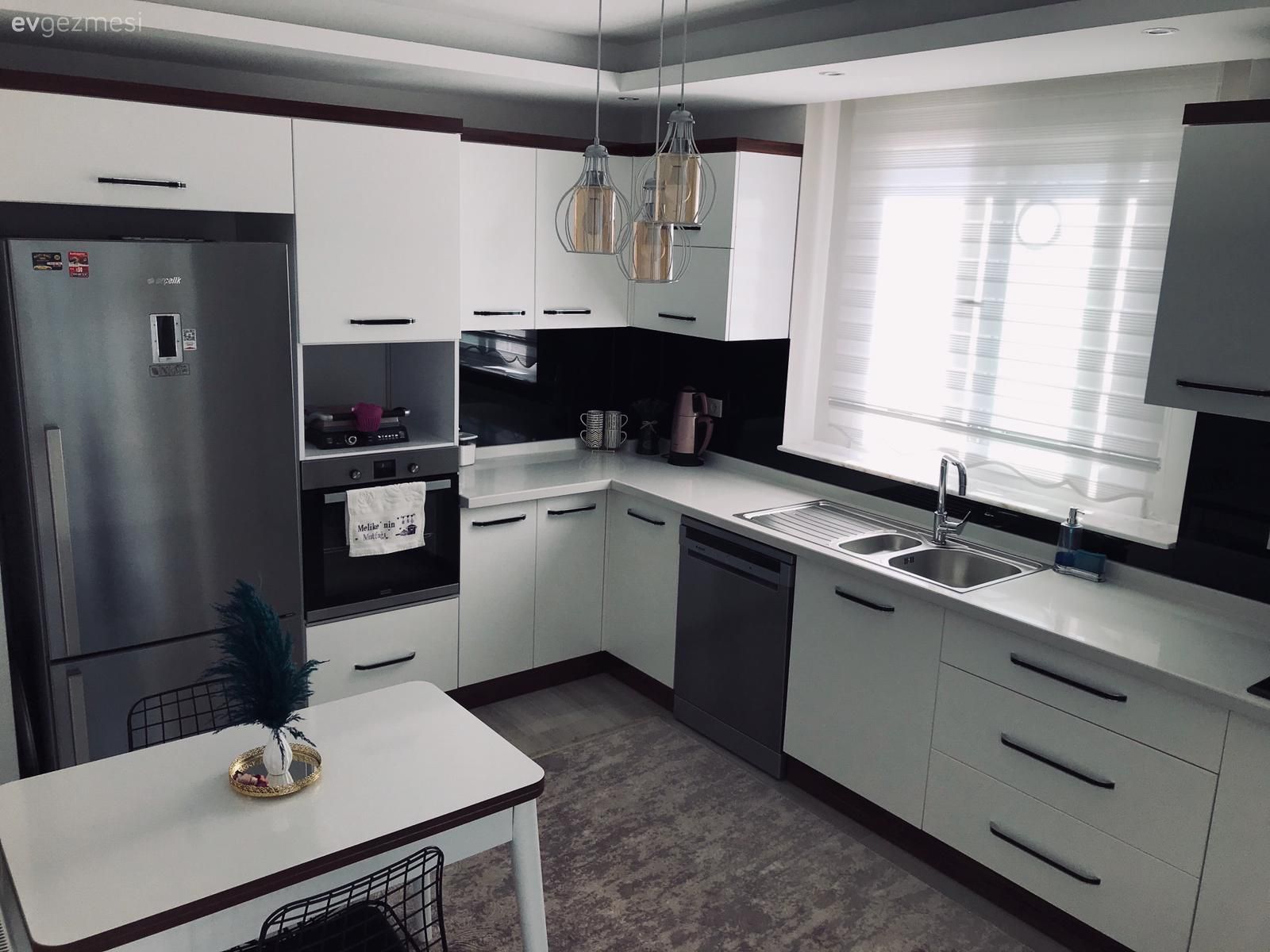 Mutfak, Beyaz, Siyah, Mutfak tezgahı, Mutfak tezgah arası, Mutfak halısı, Mutfak masası, Sandalye, Mutfak Avize Modelleri, Ankastre, Tül perde, Perde, Mutfak perdesi