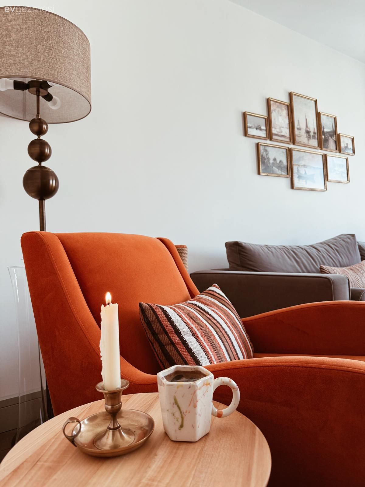 Turuncu, Berjer, Lambader, Aydınlatma, Çerçeve, Kırlent, Ev tekstili, Gri, Yan sehpa, Sehpa