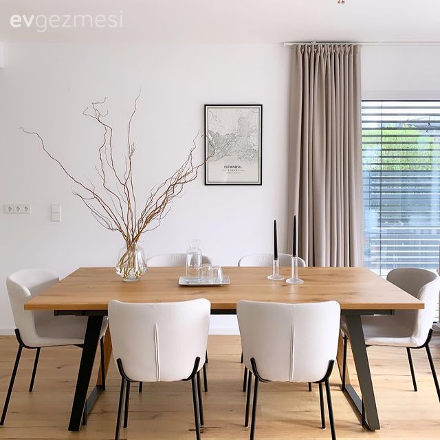 Bu Müstakil Evde Beyaz ve Ahşap Arasından Su Sızmıyor