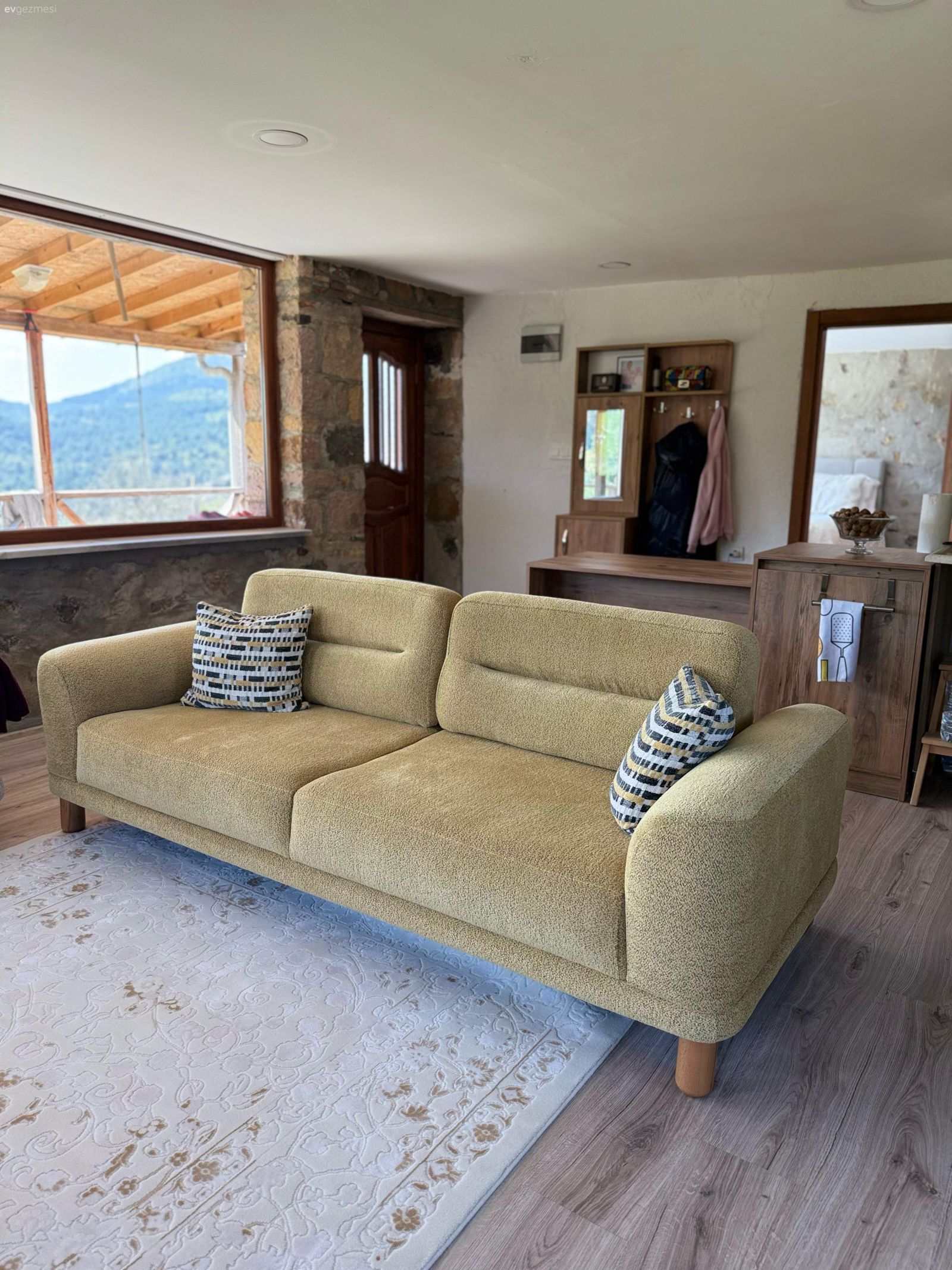 Çanakkale'deki Bu Köy Evi 1+1 Ama Her Alanı Oldukça Geniş