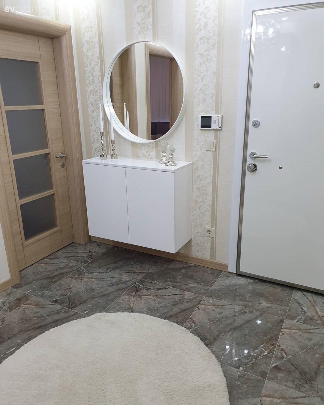 Antre, Beyaz, Krem, Yuvarlak ayna, Dekoratif ayna, Dresuar, Zemin seramikleri, Yuvarlak halı, Halı