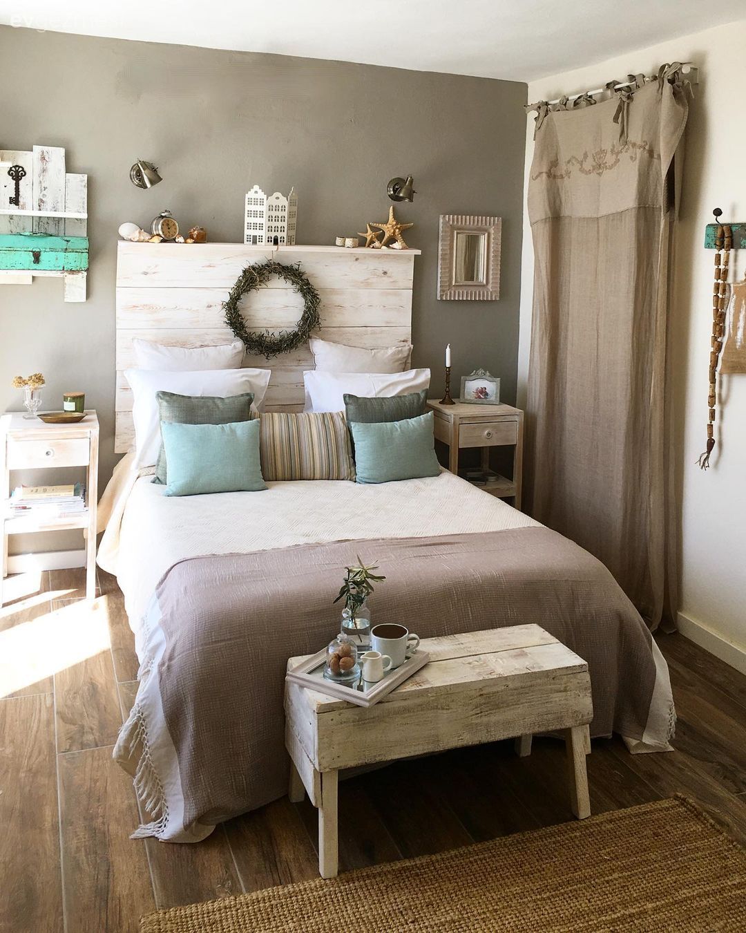 Yatak Odası, Beyaz, Deniz temalı dekorasyon(coastal), Country, Gri, Vizon, Yatak başlığı, Yatak odası duvar dekorasyonu, Perde, Dekoratif Objeler, Jüt halı, Halı