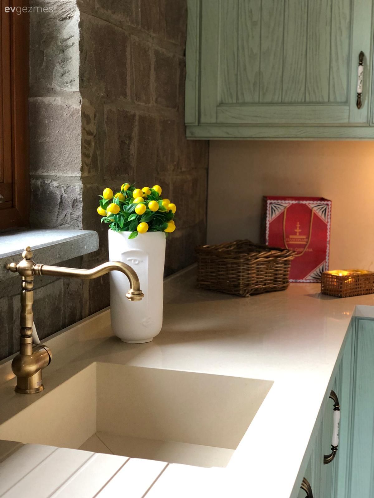 Trabzon'daki Bu Taş Ev Doğallığı Sevenler İçin İdeal Örnek!