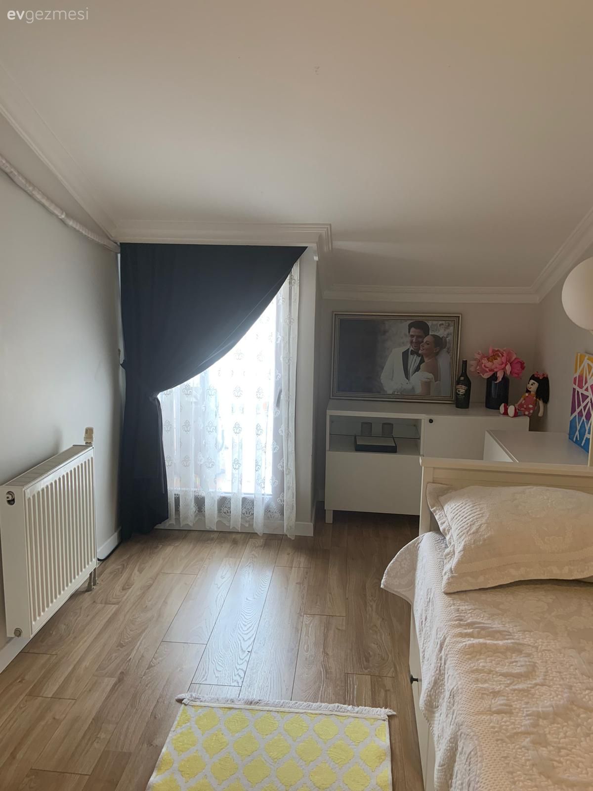 Oturma Odası, Sedir, Beyaz, Avize, Aydınlatma, Sehpa, Perde, Tül perde, Fon perde