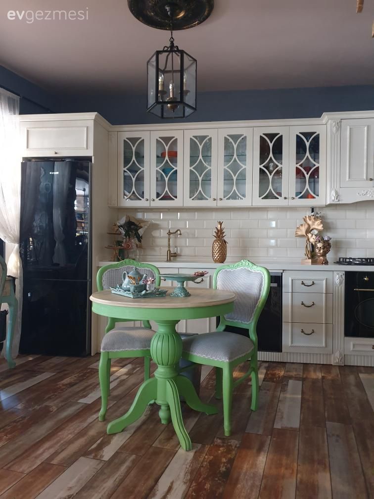 Mutfak, Beyaz, Yeşil, Siyah, Mutfak tezgahı, Mutfak tezgah arası, Tezgah arası seramik, Sandalye, Mutfak masası, Mutfak Avize Modelleri