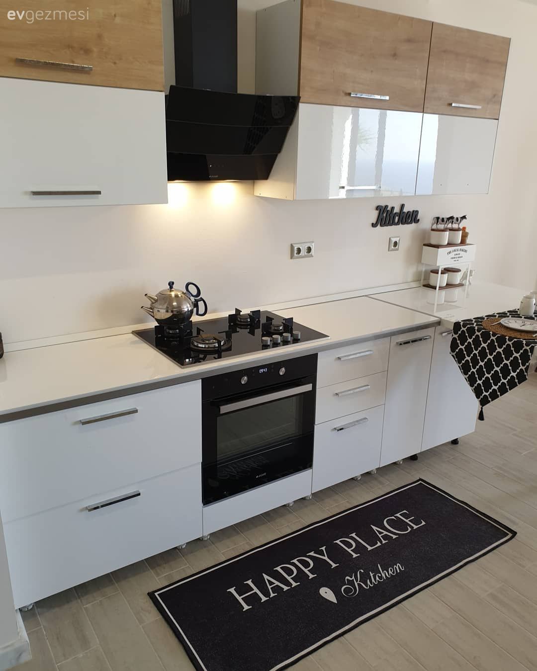 Mutfak, Amerikan Mutfak, Beyaz ve ahşap mutfak, Mutfak tezgahı, Mutfak tezgah arası, Tezgah arası seramik, Mutfak yarım adası, Ankastre, Davlumbaz, Mutfak halısı