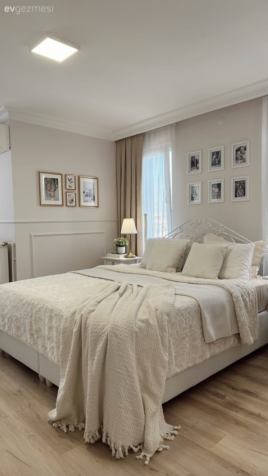 Bu Evde Açık Renkleri İddialı Aksesuarlar Hareketlendirmiş!