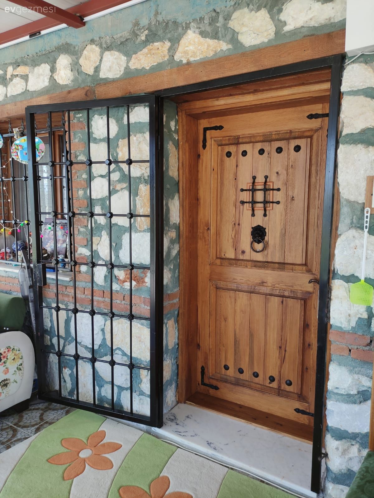 Müstakil Ev Hikâyeleri: Köy Havasını İçine Çeken Rustik Taş Ev!