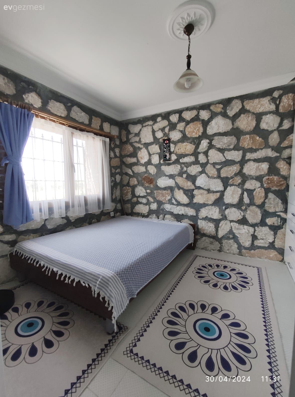 Müstakil Ev Hikâyeleri: Köy Havasını İçine Çeken Rustik Taş Ev!