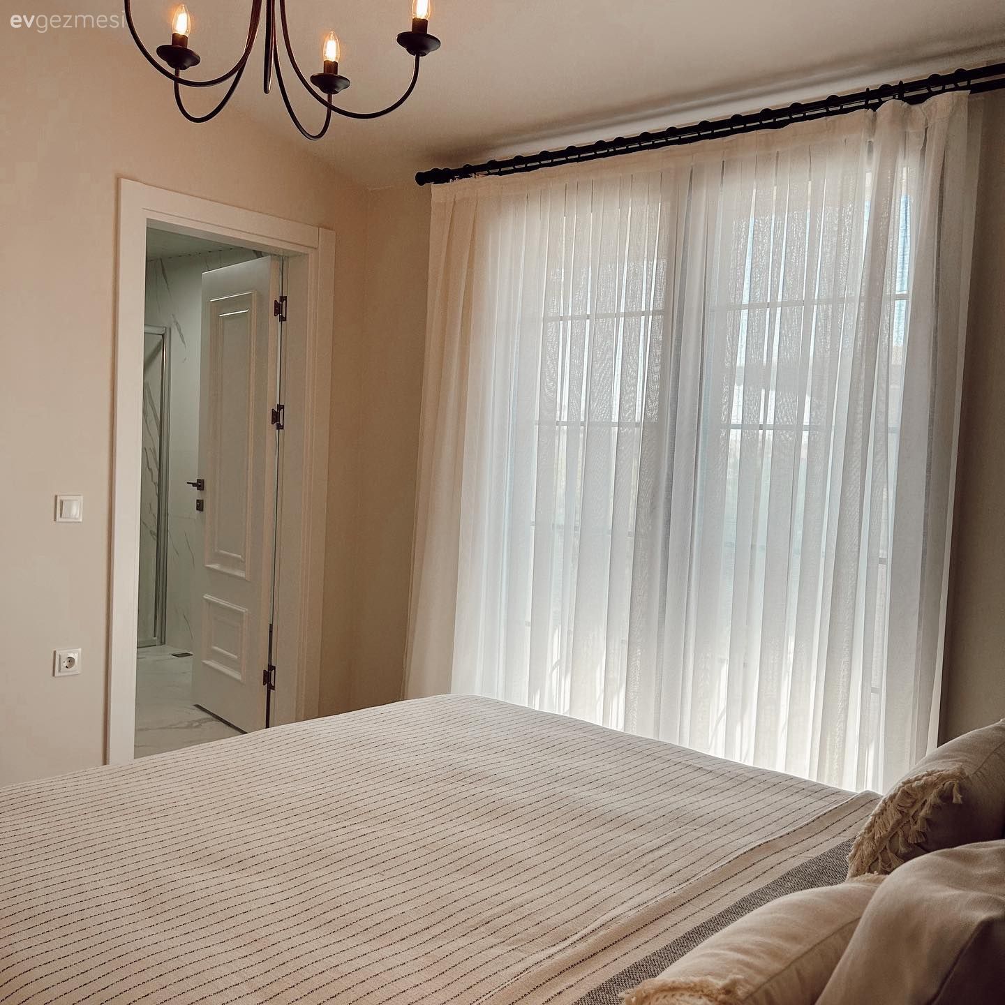Yatak Odası, Beyaz, Tül perde, Perde, Avize, Aydınlatma, Yatak odası avizesi