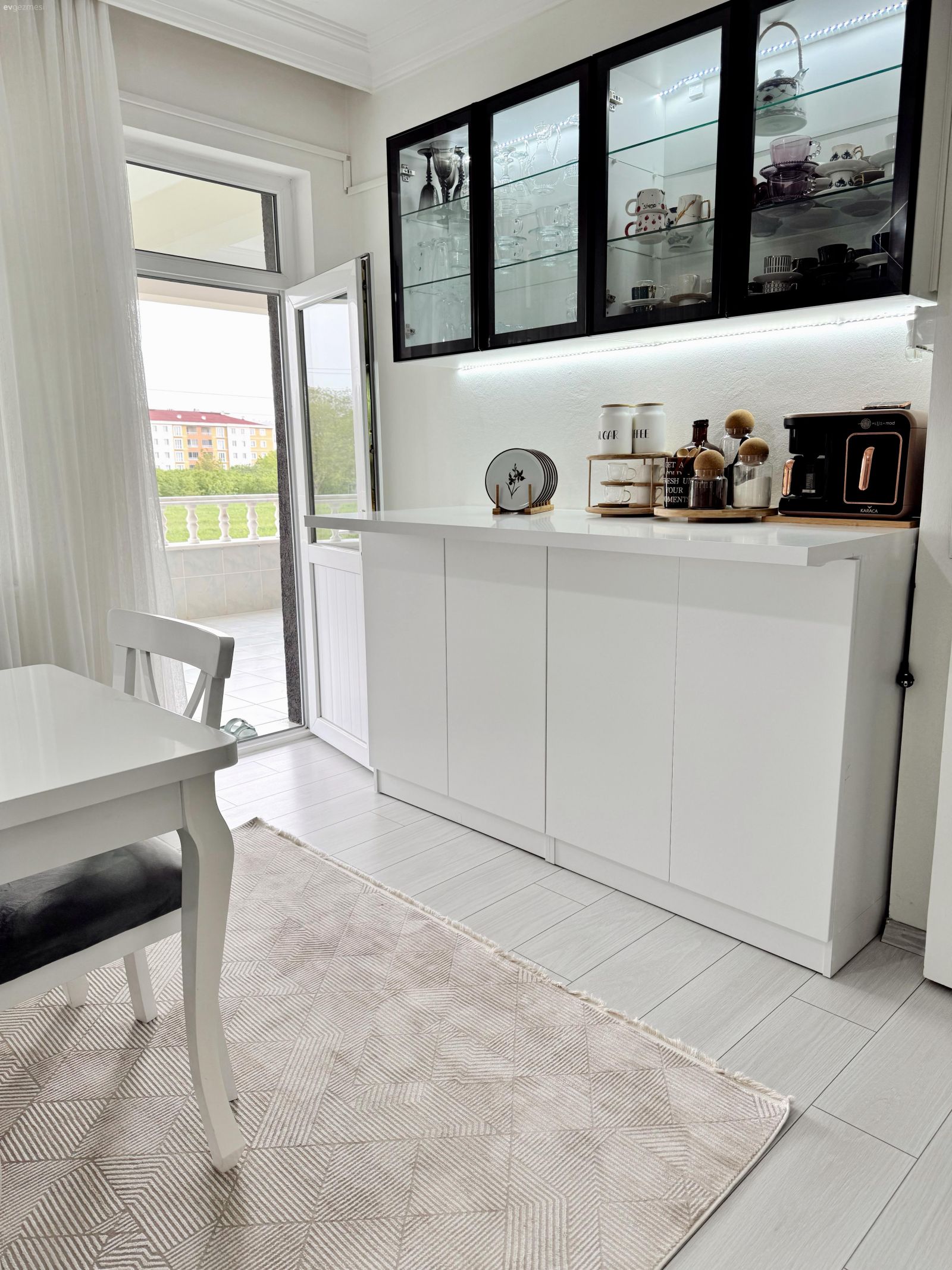 Beyazla Ferahlayan Bu Samsun Mutfağında Her Şey Tam Kararında