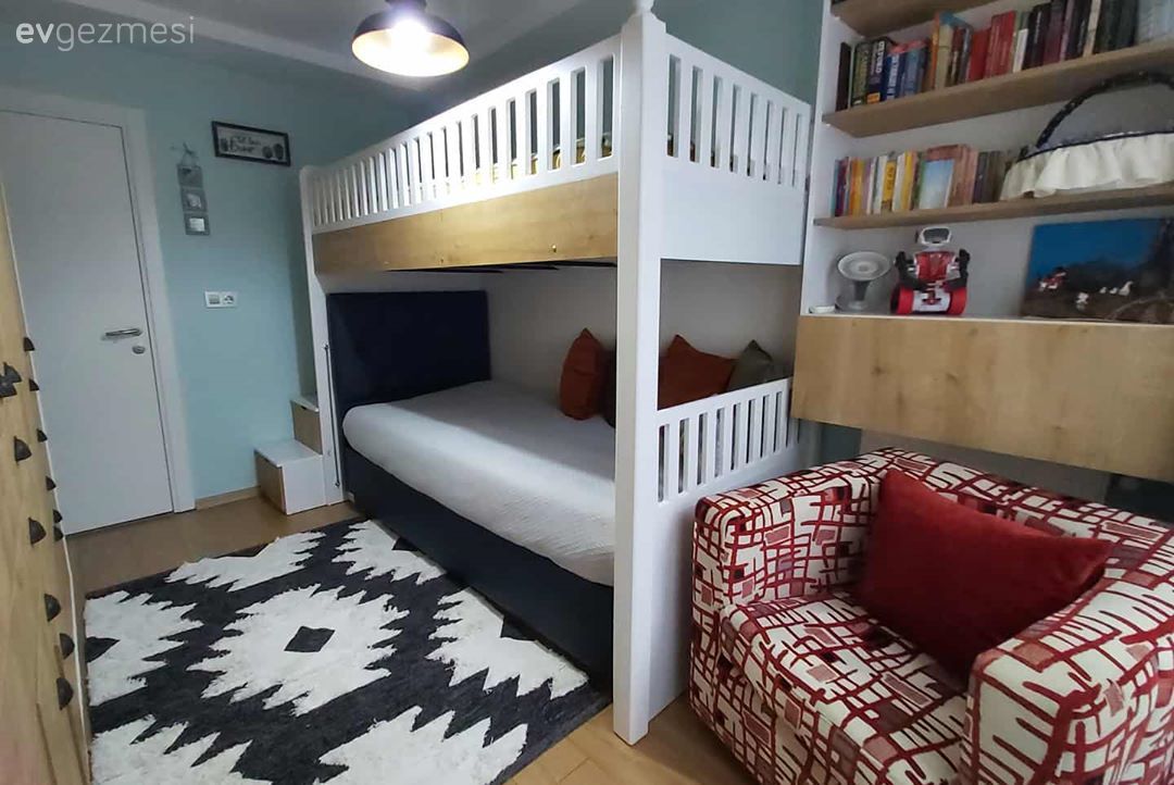 Çocuk Odası, Beyaz, Kırmızı, Siyah, Kitaplık, Kitaplık dekoratif objeleri, Ev Aksesuar, Halı, Çocuk odası halısı