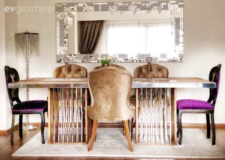 Göz Alıcı Tasarımların Şıklık Kattığı Bir İzmir Evi