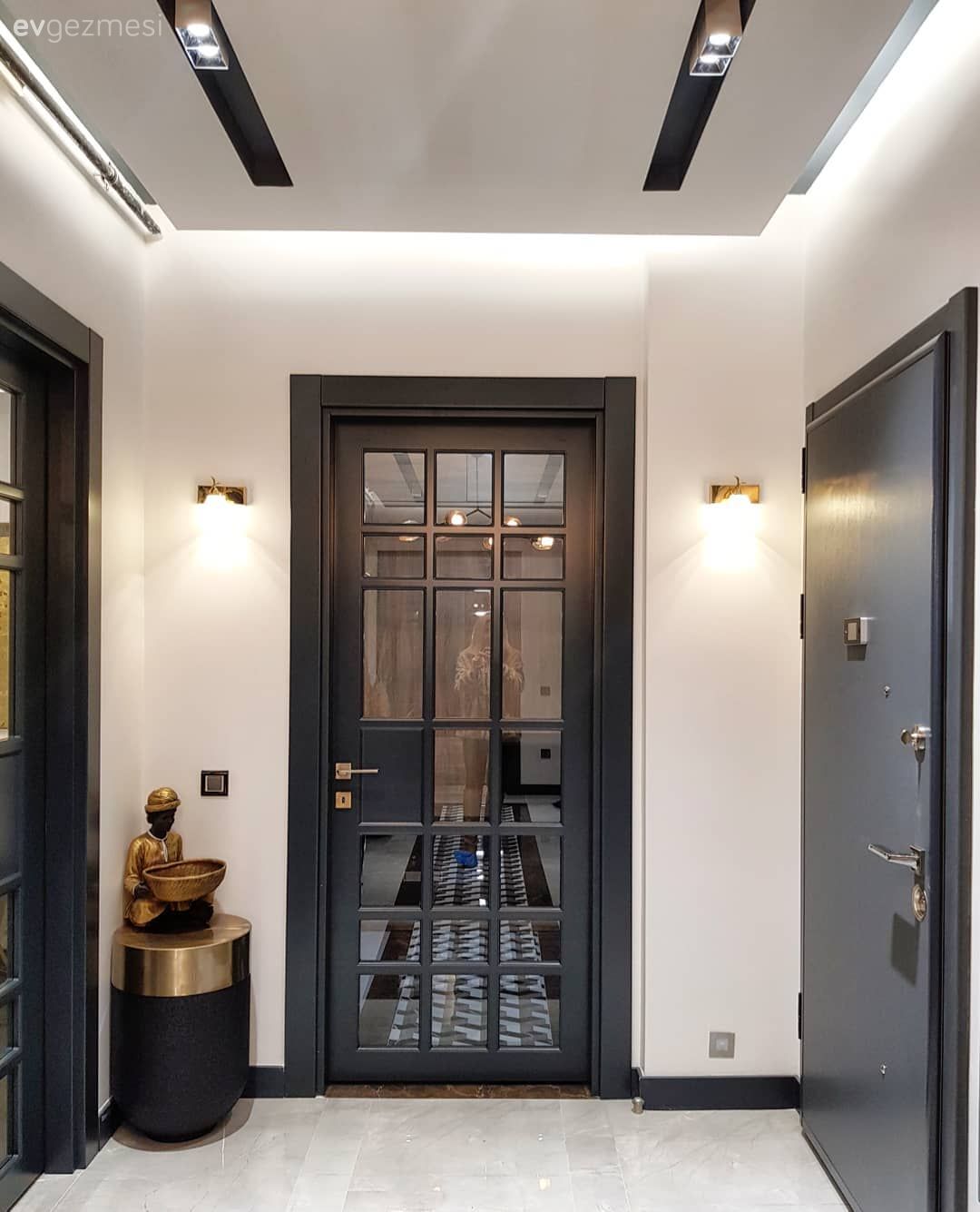 Antre, Siyah, Beyaz, Altın, Kapı , Zemin seramikleri, Vazo, Ev Aksesuar, Dekoratif Objeler, Tavan dekorasyon