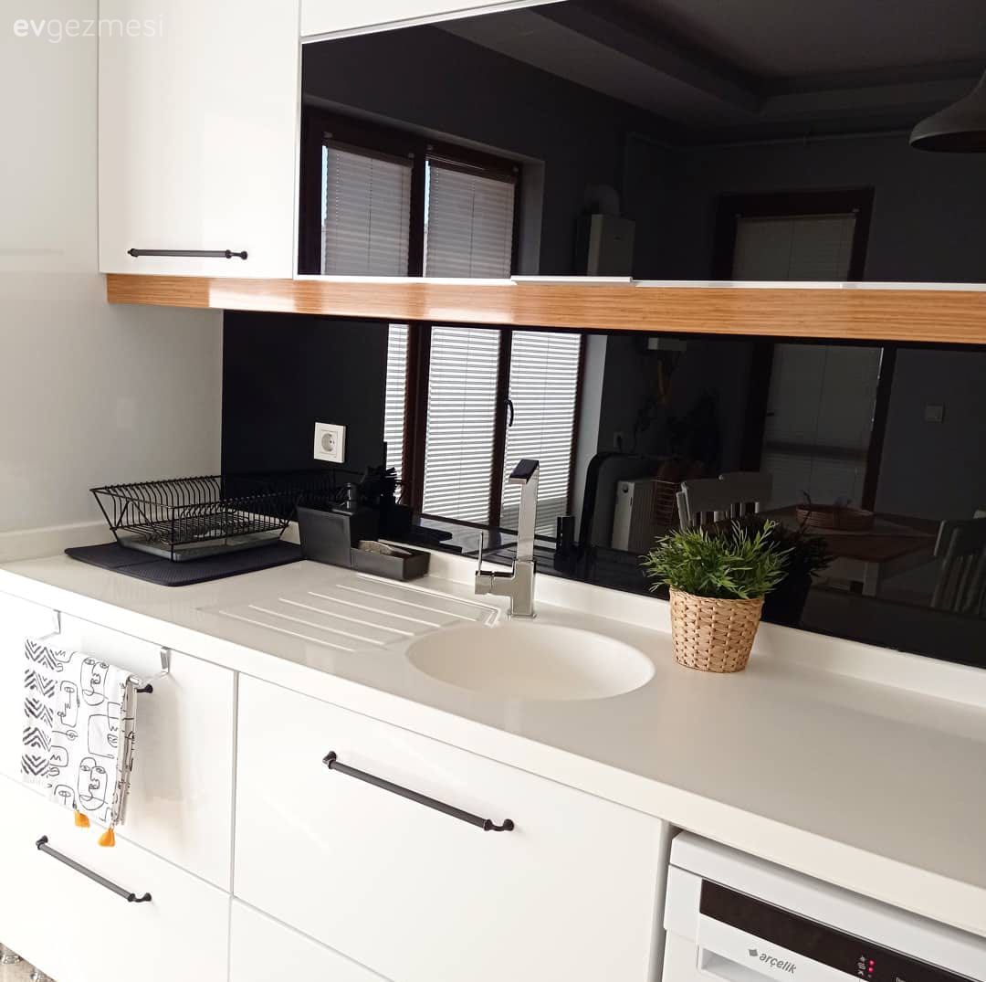 Mutfak, Beyaz, Siyah, Ahşap Mobilya, İskandinav, Mutfak tezgahı, Mutfak tezgah arası, Tezgah arası seramik, Ankastre, Davlumbaz