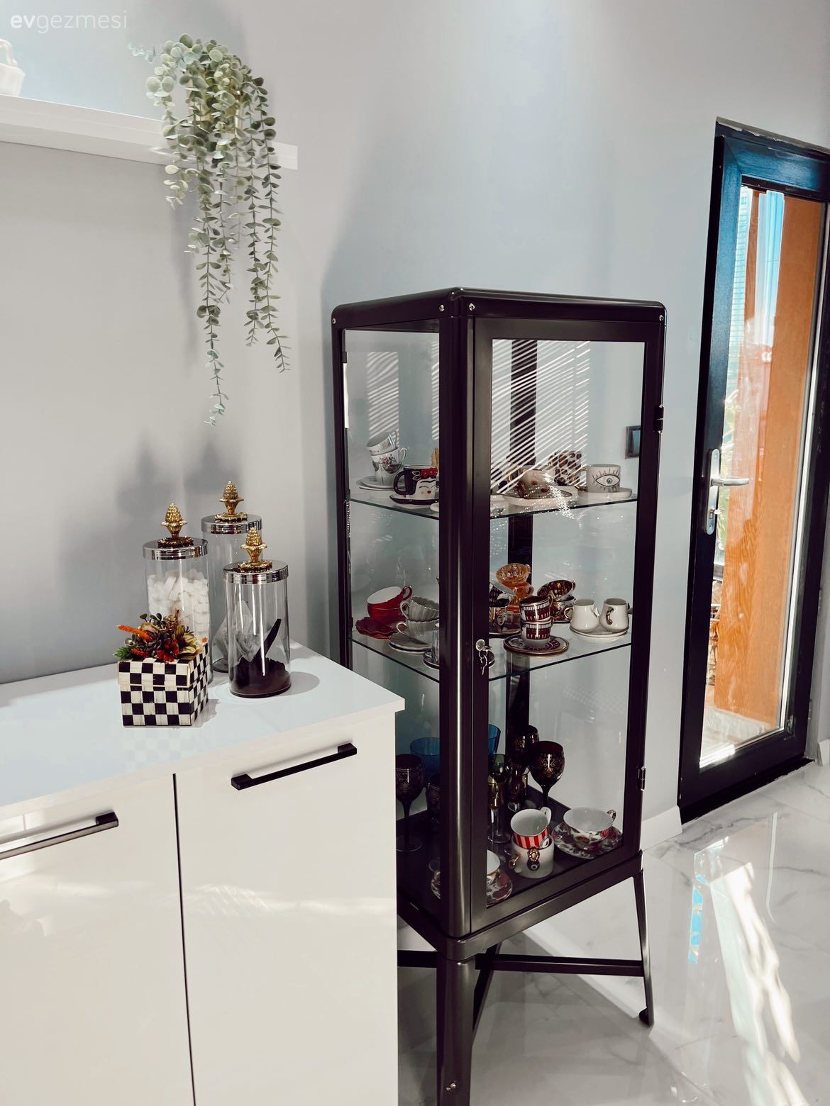 Kahve köşesi, Beyaz, Siyah, Dekoratif Objeler