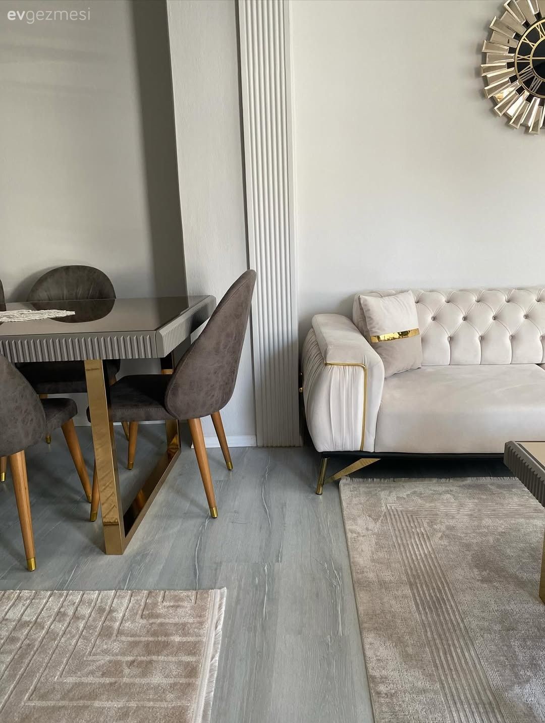 Salon, Modern, Beyaz, Kahverengi, Ahşap Mobilya, Koltuk takımı, Halı, Salon halısı, Sandalye, Yemek masası