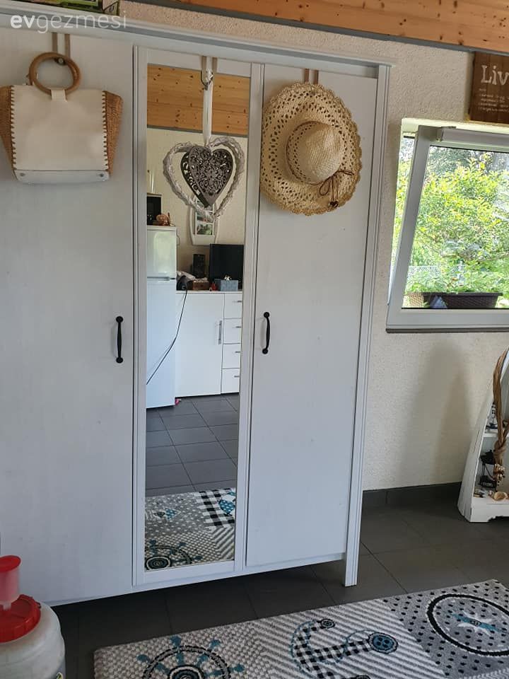 Salon, Beyaz, Gri, Kırlent, Ev tekstili, Vestiyer, Abajur, Aydınlatma, Ev bitkisi, Deniz temalı dekorasyon(coastal), Tavan dekorasyon