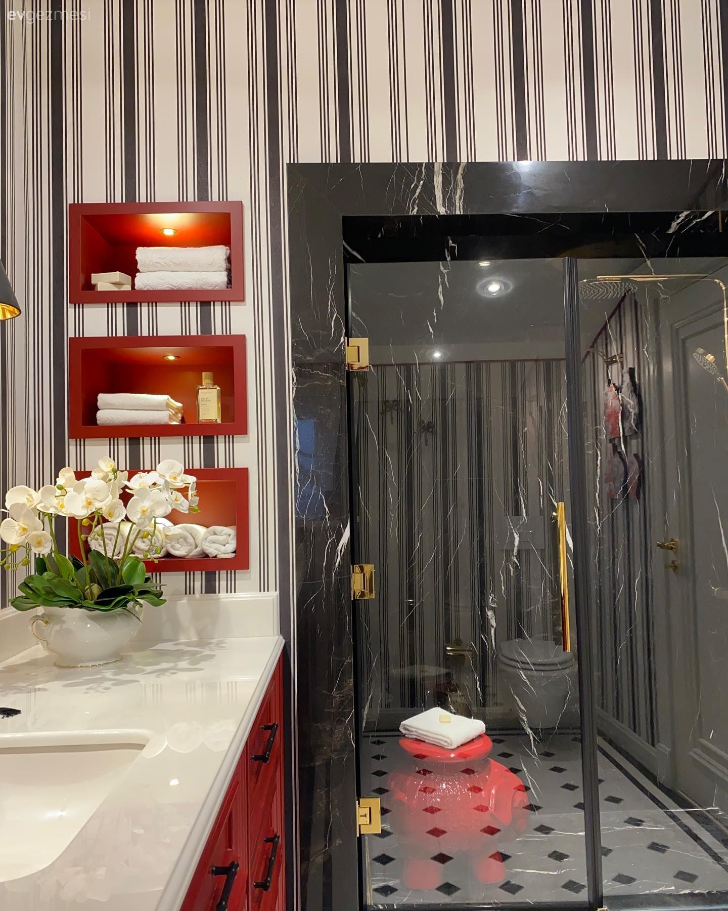 Bu Banyonun Öncesini Gören Sonrasına İnanmakta Çok Güçlük Çekebilir!