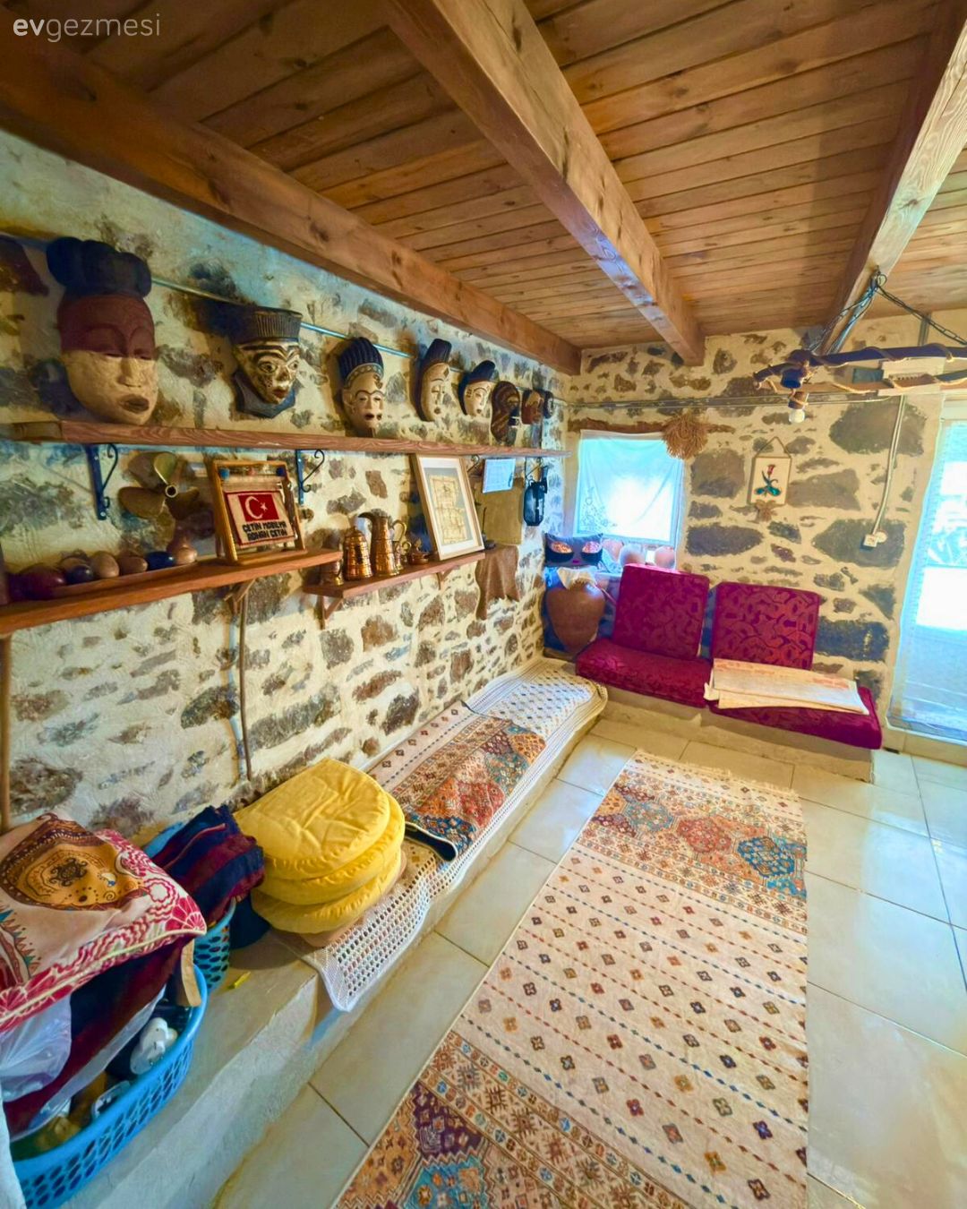 Köy evi, Ahşap ev, Taş ev, Antre