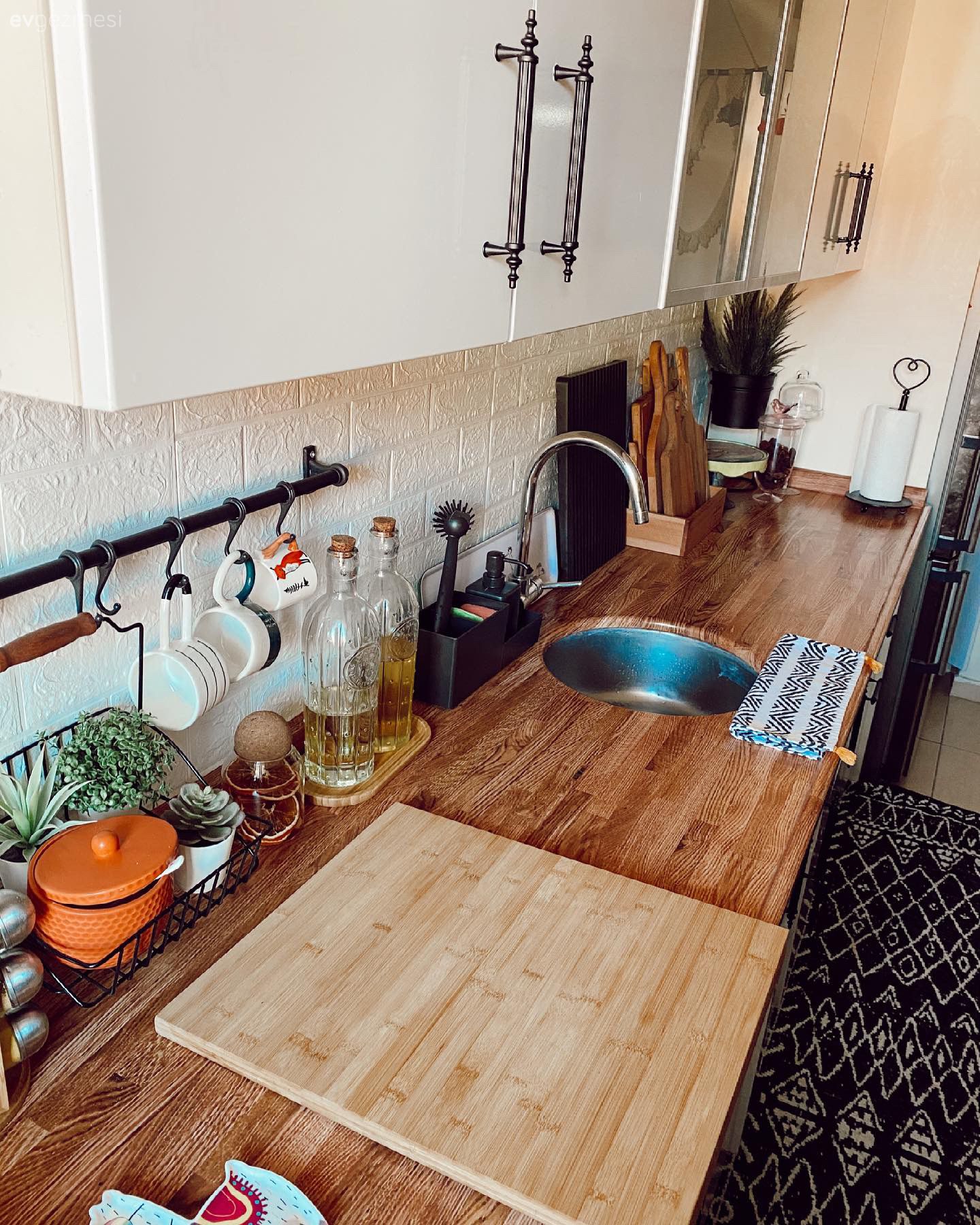 Mutfak, Beyaz, Ahşap mutfak tezgahı, Mutfak tezgahı, Mutfak halısı