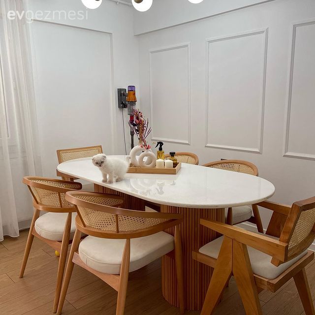 Duvar çıtalama, Avize, Aydınlatma, Sandalye, Ahşap Mobilya, Yemek masası