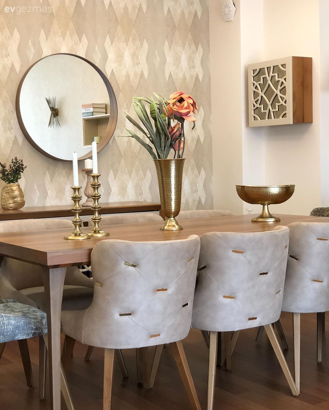 Yemek Odası, Art deko, Gri, Bej, Krem, Beyaz, Yuvarlak ayna, Dekoratif ayna, Sandalye, Yemek masası, Konsol, Konsol üzeri dekoratif objeleri, Avize, Aydınlatma, Ahşap masa