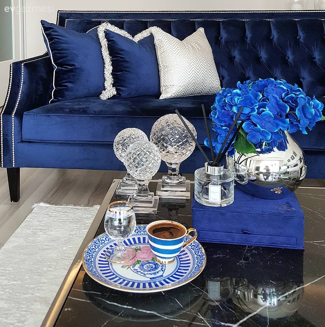 Salon, Art deko, Parlament mavisi, Koltuk takımı, Kırlent, Ev tekstili, Sehpa üstü aksesuarı, Ev Aksesuar, Orta sehpa, Sehpa, Halı, Salon halısı