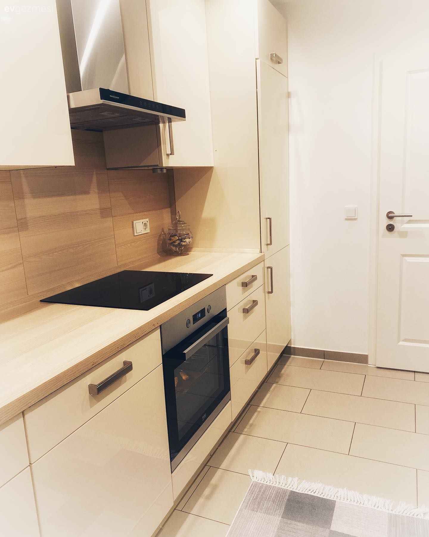 Mutfak, Beyaz, Siyah, Krem, U-tipi mutfak, Ankastre, Mutfak tezgahı, Mutfak tezgah arası, Tezgah arası seramik