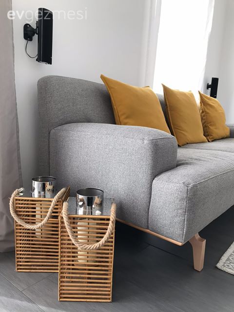 Salon, Modern, Sarı, Beyaz, Gri, Koltuk takımı, Kırlent, Ev tekstili, Tül perde, Perde, Metal duvar aksesuarı, Ev Aksesuar, Fener