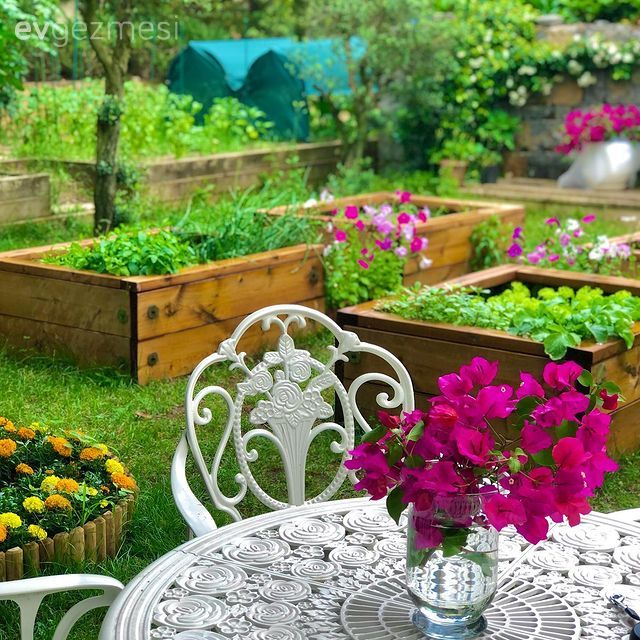 Bahçe, Peyzaj, Sandalye, Bahçe masası, Ferforje, Beyaz, Pembe, Müstakil Ev