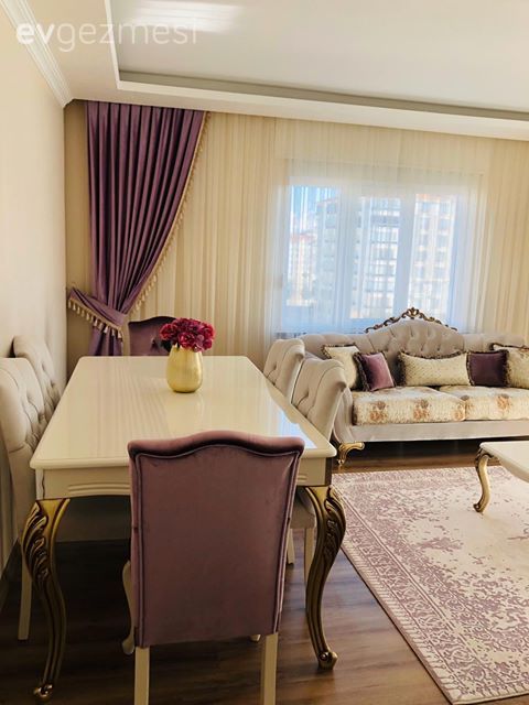 Ev Gezmesi: İddialı Renkleri Seven Şık Bir Ev