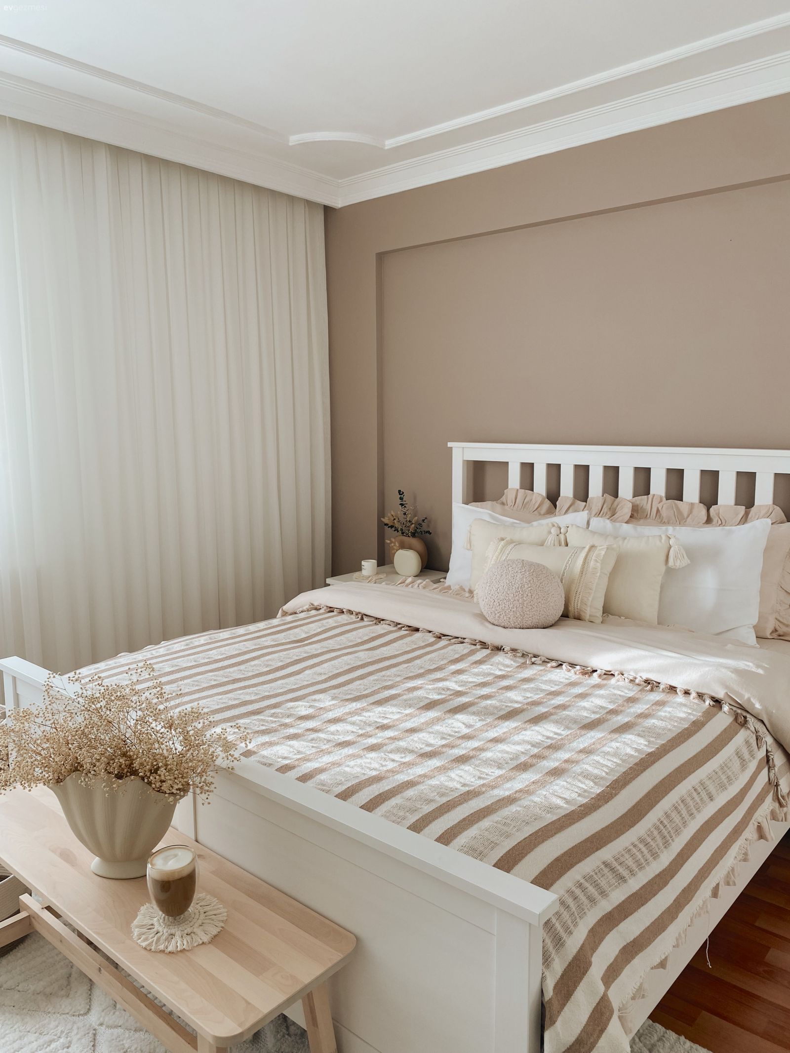 Bu İzmir Evinde Zarif ve Sıcak Bir Ambiyans İçin Gereken Yapılmış!