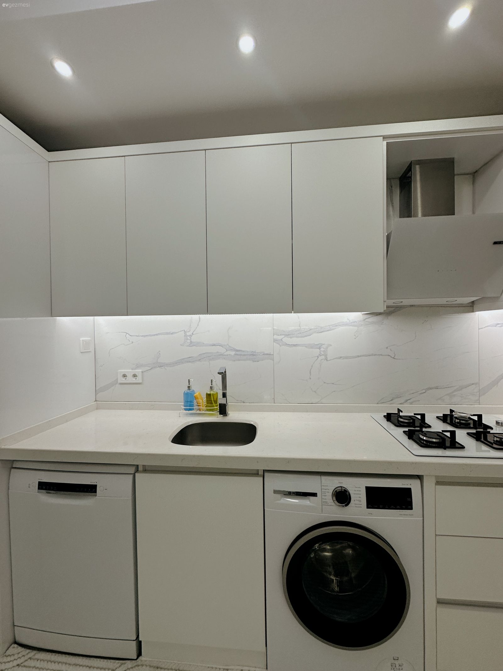 Beyaz, Kulpsuz mutfak dolabı, Mutfak aksesuarları, Mutfak