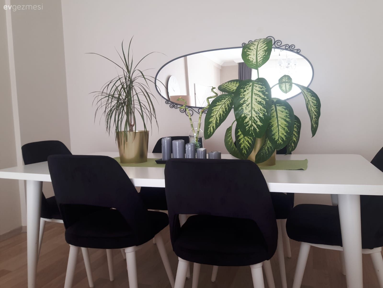 Bu Modern Esintili Dekora Kırmızı Çok Yakışıyor