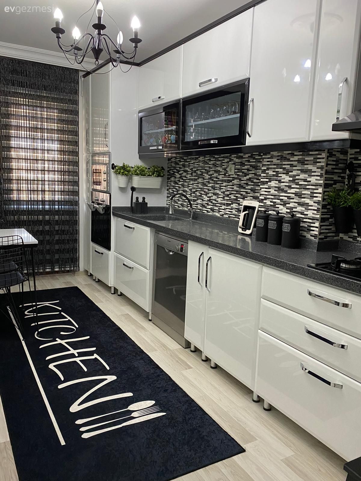 Mutfak, Modern, Siyah, Beyaz, Modern mutfak, Mutfak tezgahı, Mutfak tezgah arası, Tezgah arası seramik, Mutfak halısı, Mutfak perdesi, Parke, Ankastre, Mutfak aksesuarları